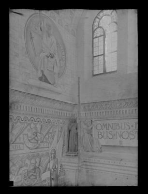Affreschi e graffiti nella chiesa del Sacro Cuore a Lugano - transetto sinistro