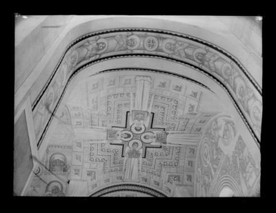 Affreschi e graffiti nella chiesa del Sacro Cuore a Lugano - navata sinistra
