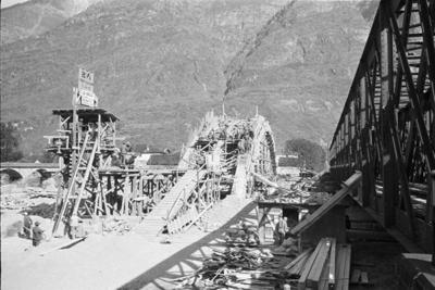 Costruzione del nuovo ponte stradale sul Brenno a Biasca