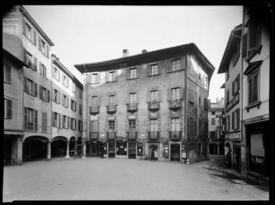 Facciata del Palazzo Riva in Piazza Cioccaro a Lugano
