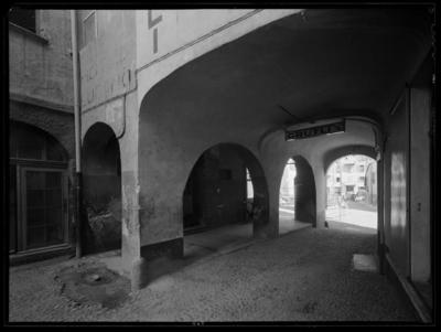 Portico tra Via Cioccaro e Piazza Funicolare a Lugano