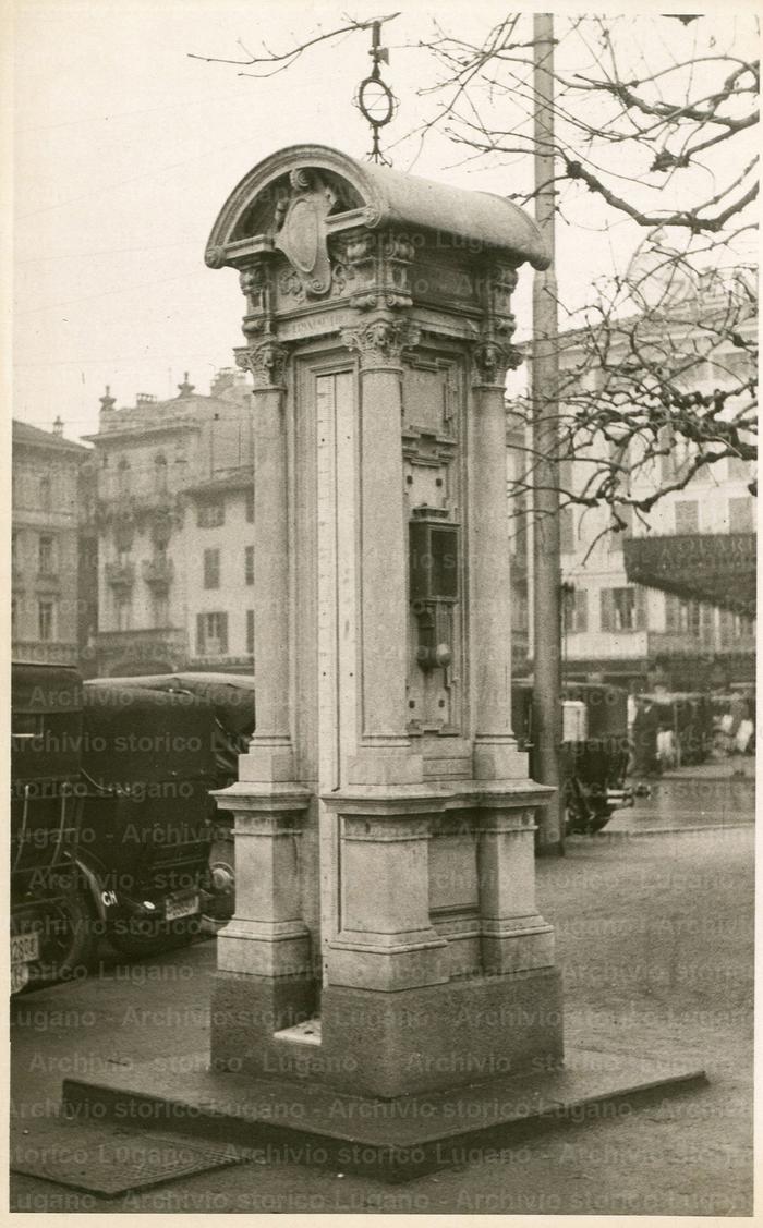 Colonna meteorologica in Piazza Alessandro Manzoni a Lugano