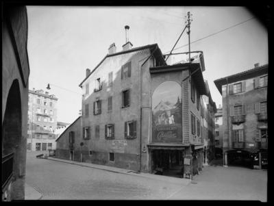 Casa Brenna in Piazza Funicolare a Lugano
