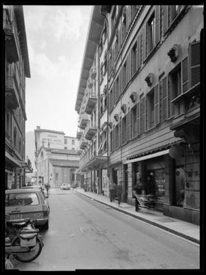 Via Nassa a Lugano con la chiesa di S. Maria degli Angeli