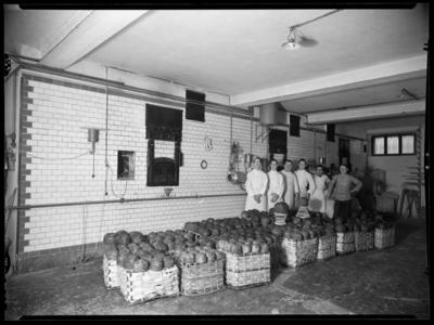 Produzione dei panettoni presso il laboratorio di panetteria della pasticceria Unternährer a Viganello