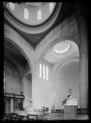 Interno della chiesa di S. Teresa a Viganello