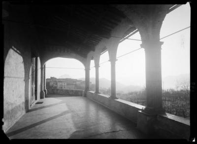 Porticato della chiesa di S. Maria della Purificazione a Comano