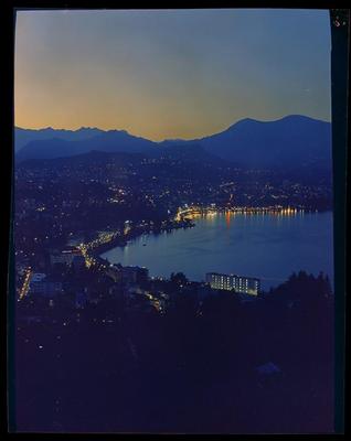 Veduta notturna di Lugano