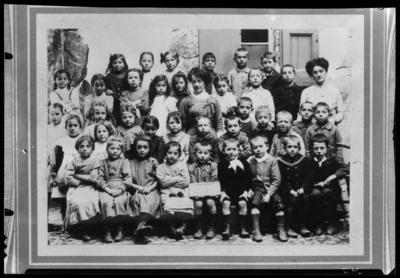 Fotografia di fine Ottocento degli allievi della scuola di Pregassona