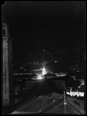 Cupola del palazzo postale di Lugano illuminata