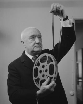 Vincenzo Vicari con pellicola cinematografica