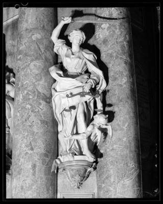 Statua di Stefano Salterio nella cattedrale di S. Lorenzo a Lugano
