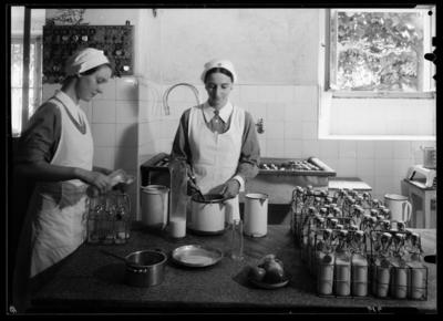 Preparazione del latte al nido d'infanzia di Lugano