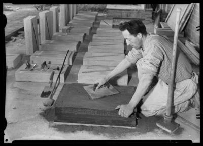 Operaio dell'impresa di costruzioni Gianoli e Valli a Cassarate