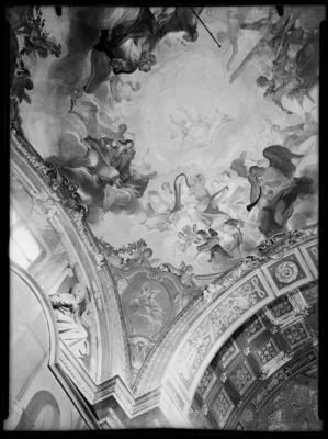 Dettaglio del pennacchio della volta affrescata della chiesa parrocchiale di S. Giovanni Evangelista a Morbio Superiore