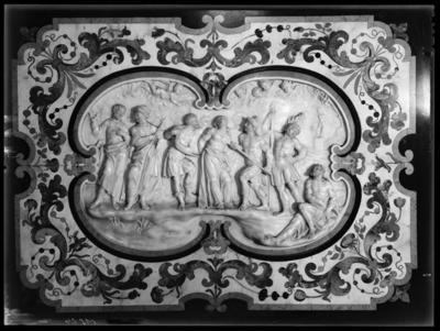 Dettaglio del paliotto in marmo dell'altare maggiore della chiesa parrocchiale dei SS. Vitale e Agata a Rovio