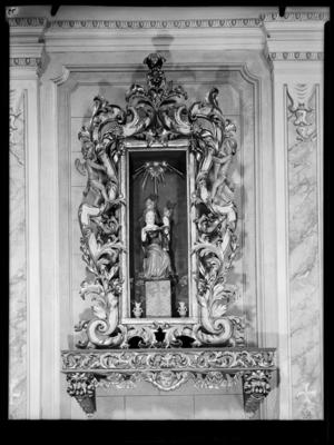 Statua raffigurante la Madonna col Bambino nella chiesa dei SS. Carlo Borromeo e Bernardo di Mentone a Dalpe