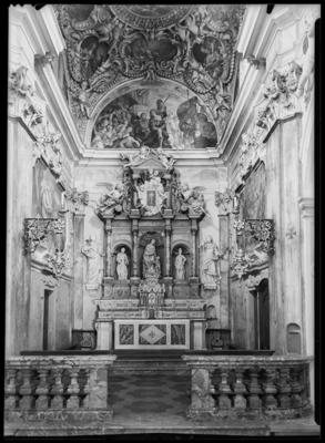 Altare maggiore nella chiesa parrocchiale di S. Carpoforo a Bissone