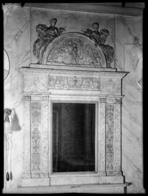 Caminiera in una casa signorile di Muzzano