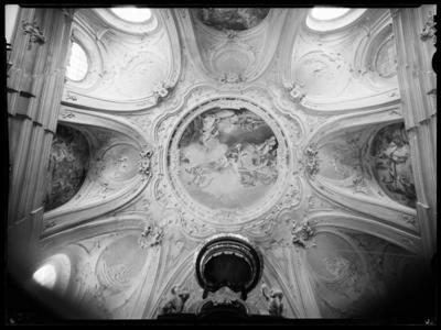 Apparato decorativo della cupola del presbiterio nella chiesa di S. Rocco a Lugano