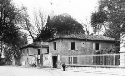 Il fabbricato delle cosiddette casermette su Via Ciani a Lugano (oggi Riva Giocondo Albertolli) demolito nel dicembre 1933