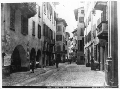 Via Nassa a Lugano dalla chiesa di S. Carlo verso la chiesa di S. Maria degli Angeli