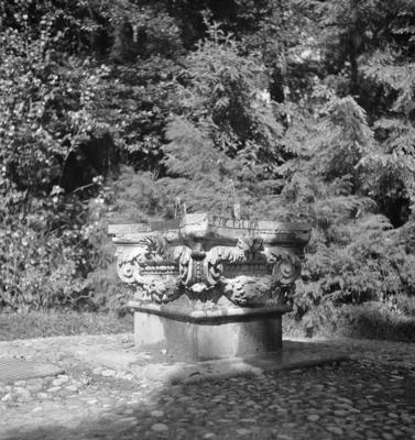Fontana al Parco Ciani di Lugano e lapide dedicata a Emilio Maraini