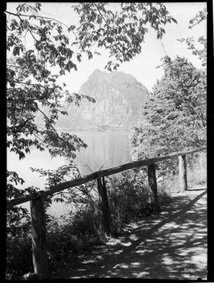 Il Monte San Salvatore visto dal sentiero di Gandria