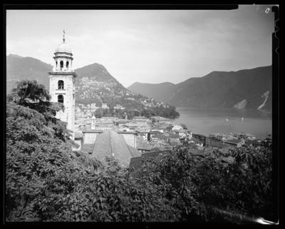 Cattedrale di S. Lorenzo con il Monte Brè