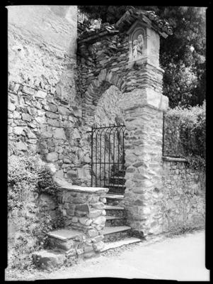 Portale d'accesso con cappella