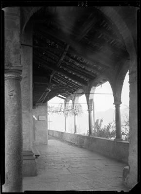 Porticato della chiesa dei SS. Quirico e Giolitta a Biogno
