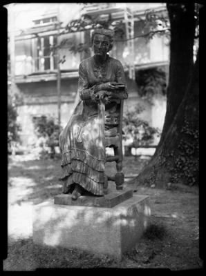 Statua in bronzo di Vincenzo Vela al liceo di Lugano