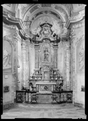 Altare nella chiesa parrocchiale di S. Martino a Besano