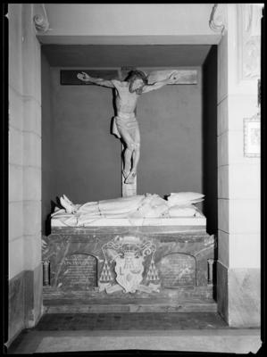 Tomba di mons. Vincenzo Molo nel seminario di S. Carlo a Besso