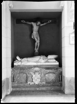 Tomba di mons. Vincenzo Molo nel seminario di S. Carlo a Besso
