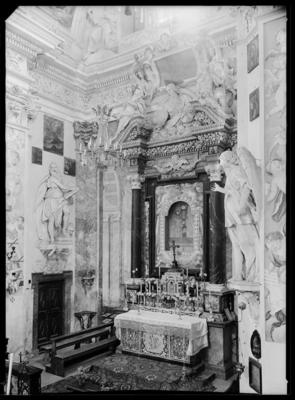 Presbiterio della chiesa della Madonna d'Ongero a Carona