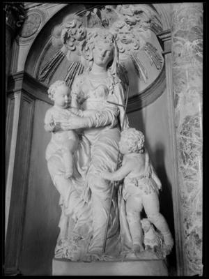 Statua in stucco raffigurante la Madonna col Bambino e San Giovannino nella chiesa di S. Carpoforo a Bissone