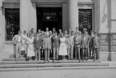 Ritratto collettivo dei diplomati del Liceo di Lugano nel 1957