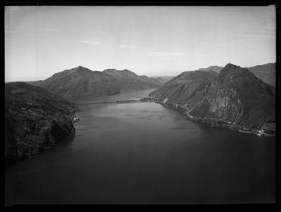 Lago di Lugano e ponte-diga di Melide dal Monte Brè