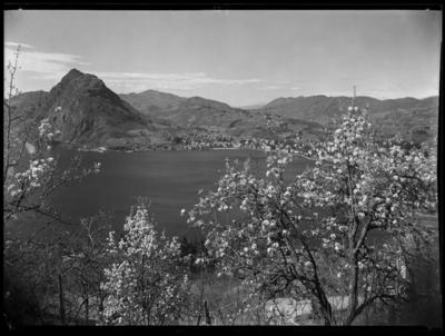 Lugano e Monte San Salvatore dal Monte Brè