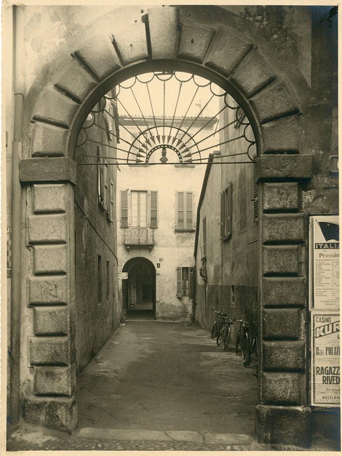 Ingresso della prima sede dell’Asilo Ciani, Fotografia F.lli Brunel, ca. 1934