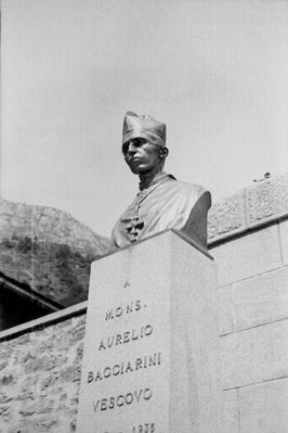 Monumento al vescovo Aurelio Bacciarini a Frasco