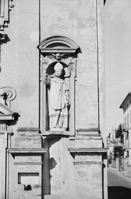 Statue sulla facciata della chiesa di S. Rocco a Bissone